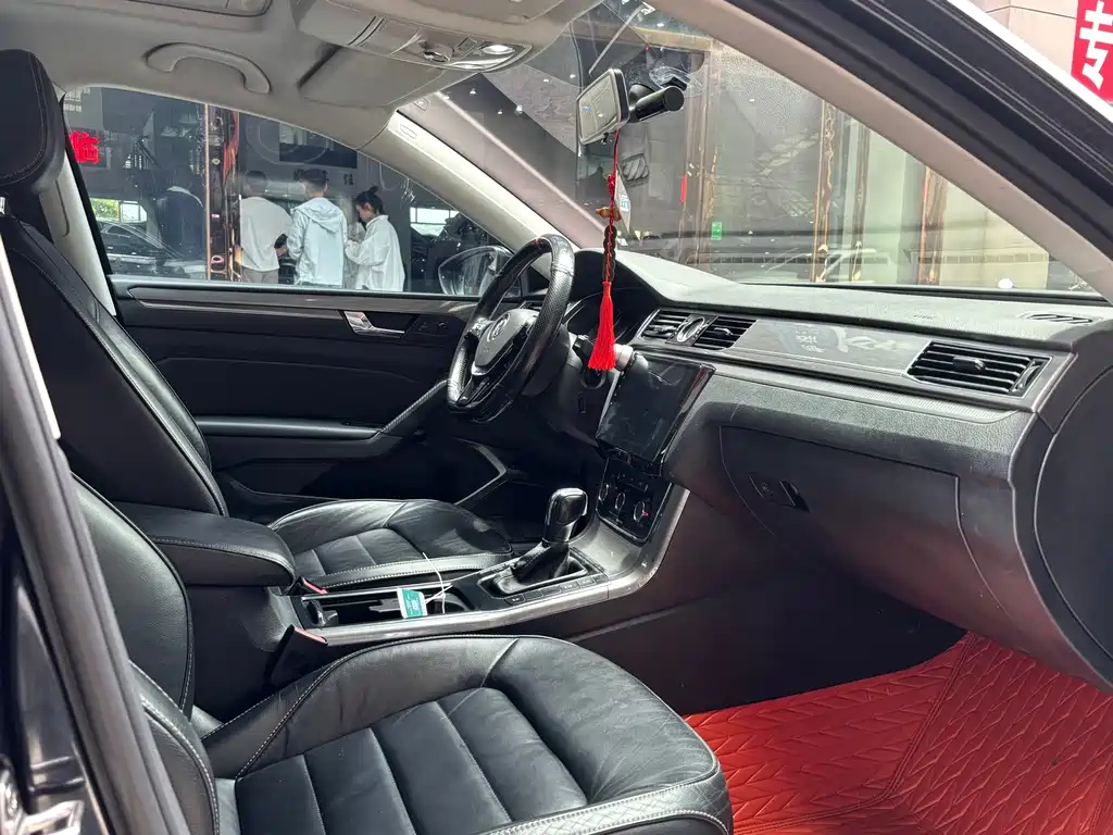 Volkswagen Passat — фото 17