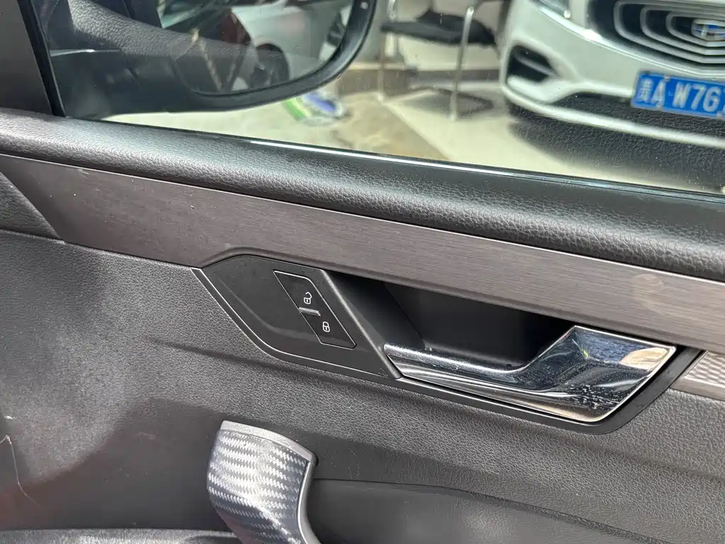 Volkswagen Passat — фото 18