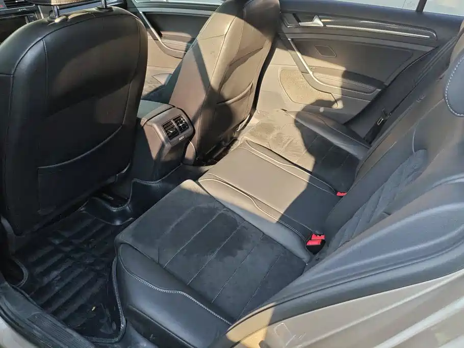 Volkswagen Golf — фото 11