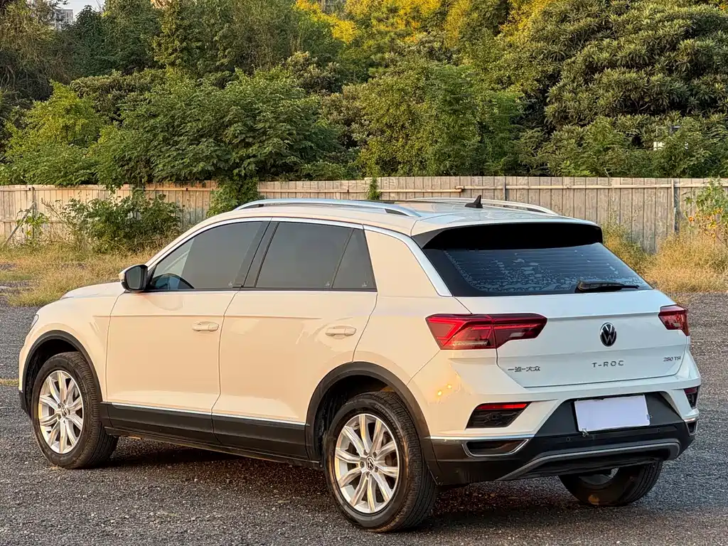 Volkswagen T-Roc — фото 7