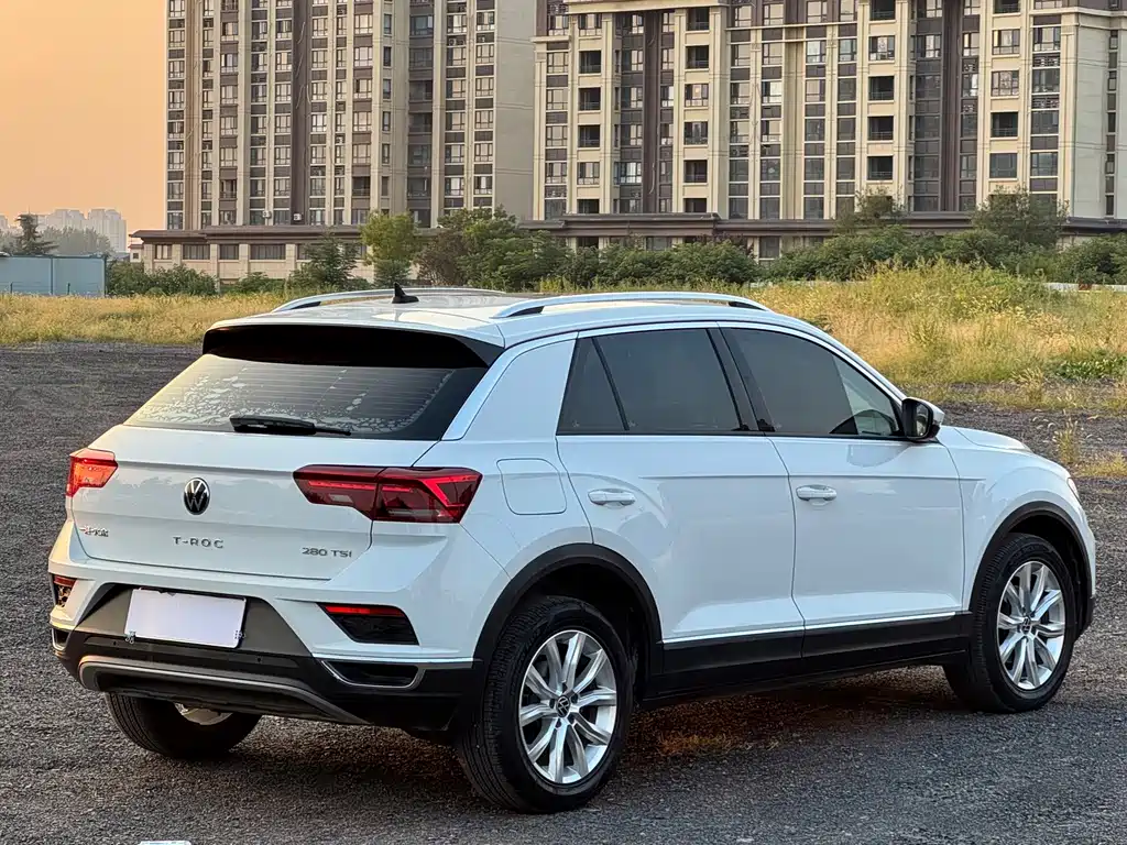 Volkswagen T-Roc — фото 8