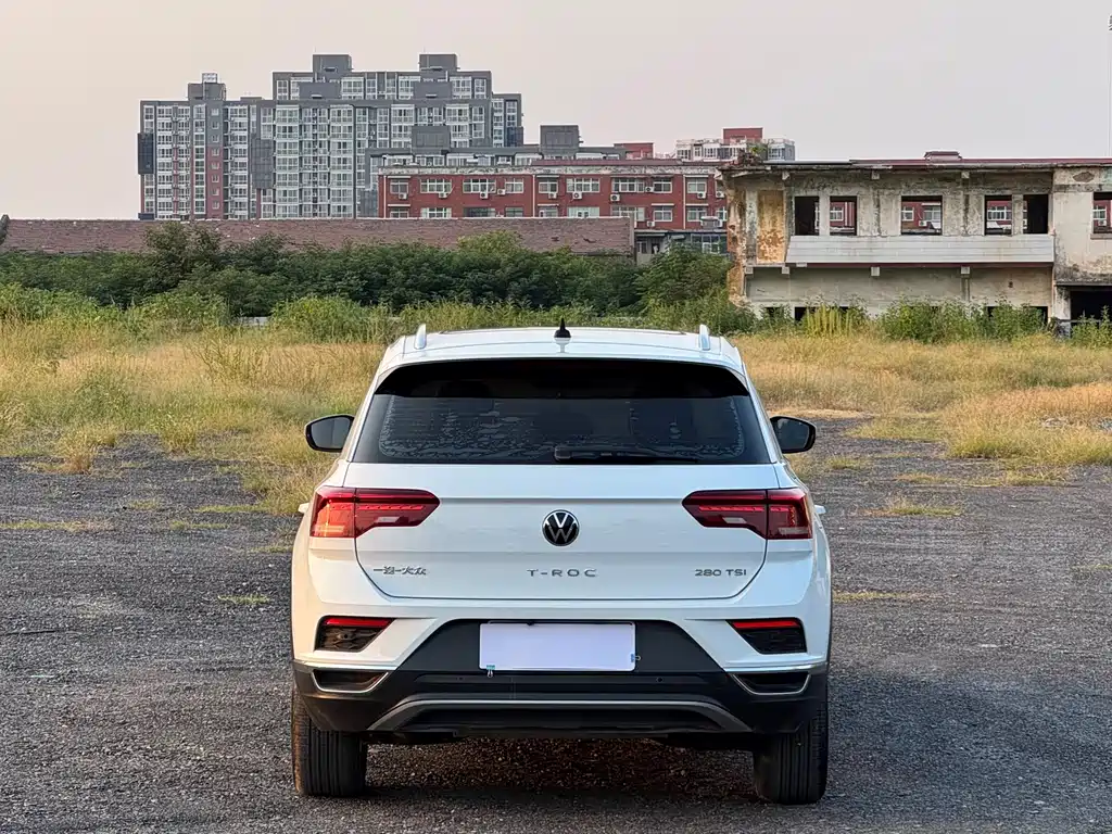 Volkswagen T-Roc — фото 9