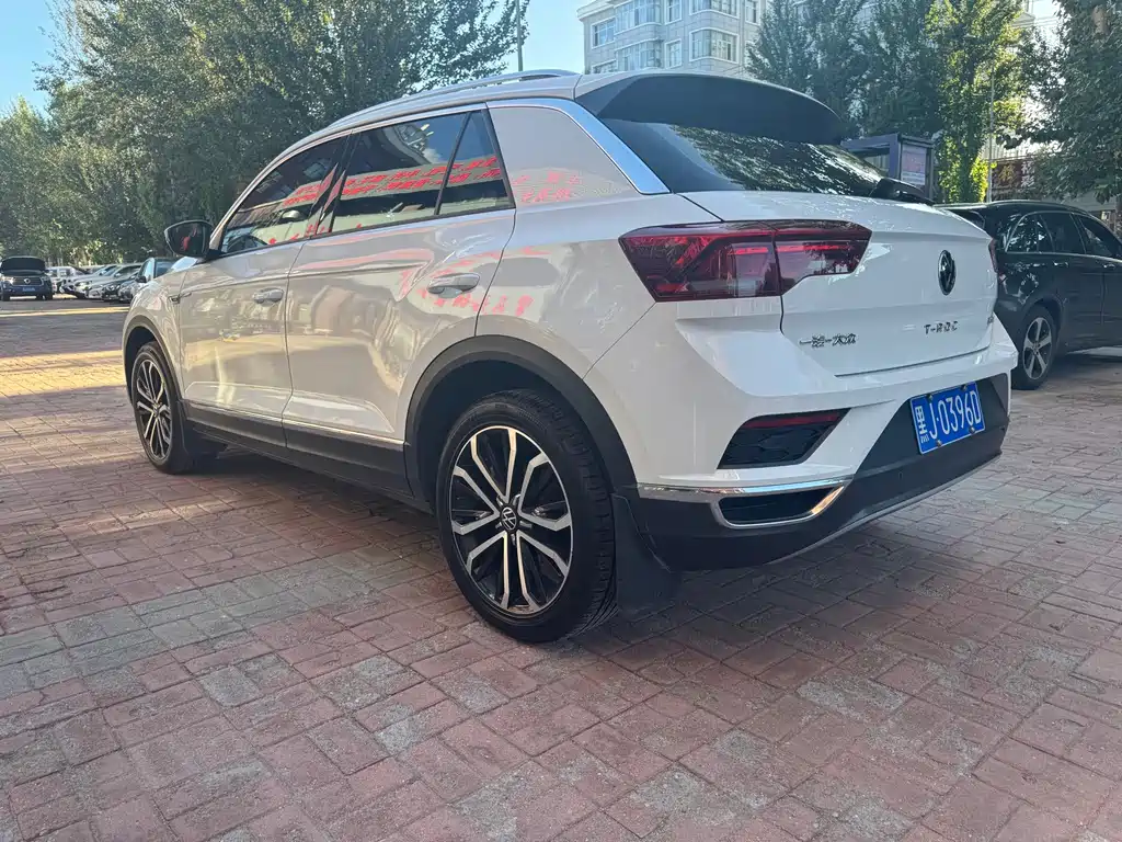 Volkswagen T-Roc — фото 14