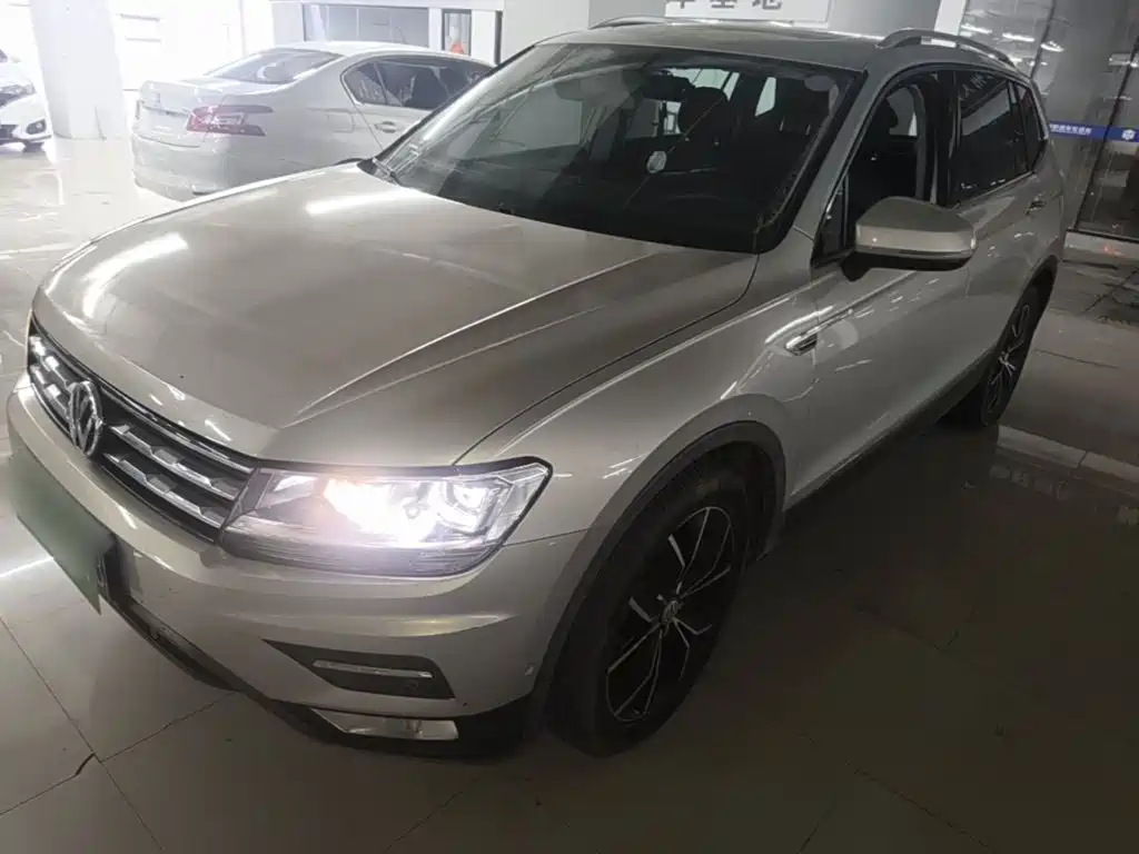 Volkswagen Tiguan L — фото 2