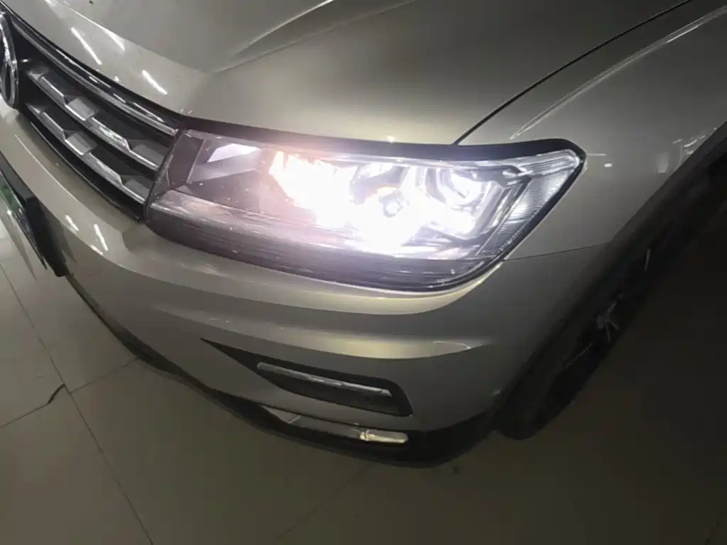 Volkswagen Tiguan L — фото 24