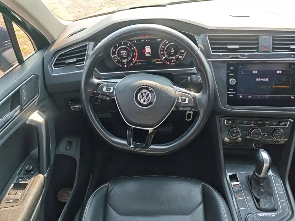 Volkswagen Tiguan — фото 11