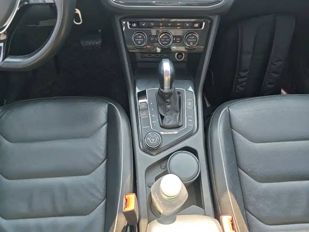 Volkswagen Tiguan — фото 14