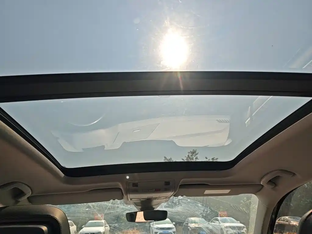 Volkswagen Tiguan — фото 18