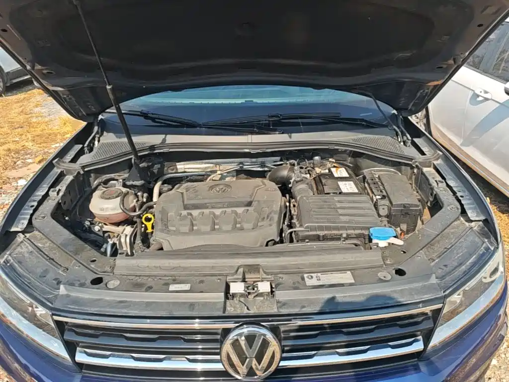 Volkswagen Tiguan — фото 20