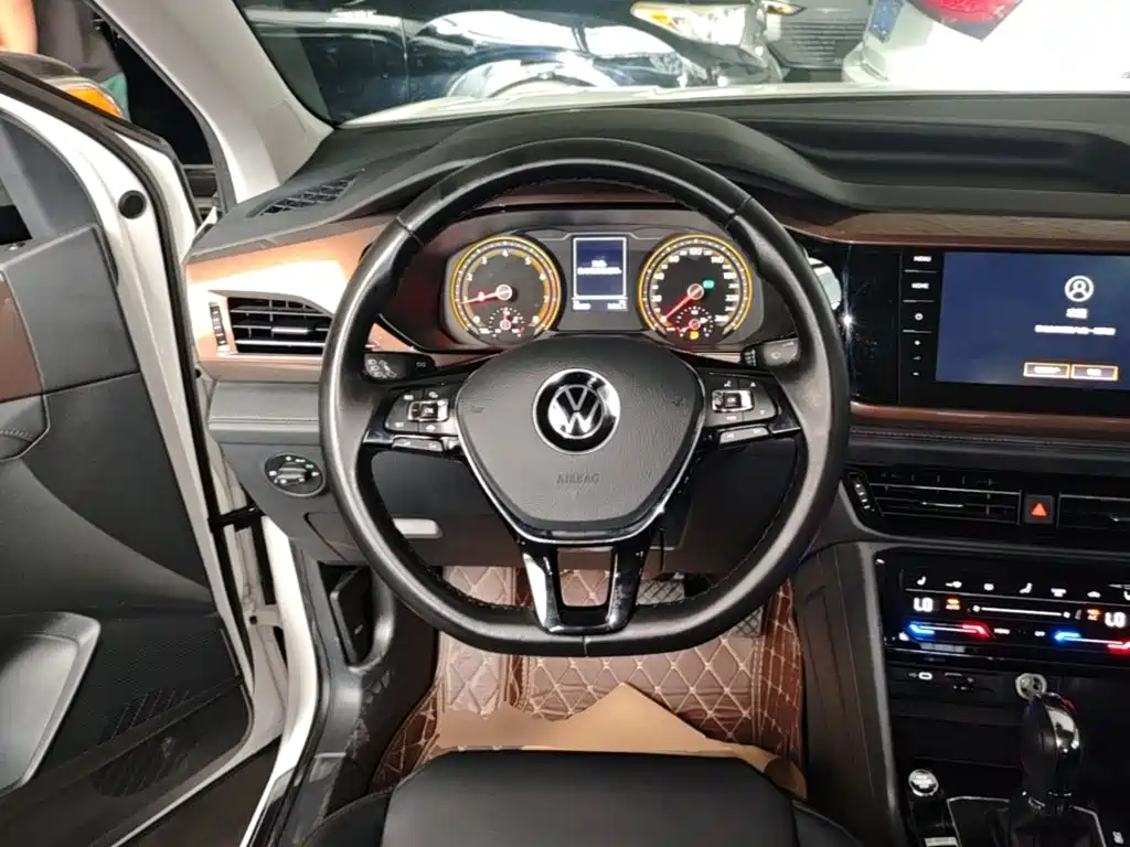 Volkswagen Tharu — фото 11