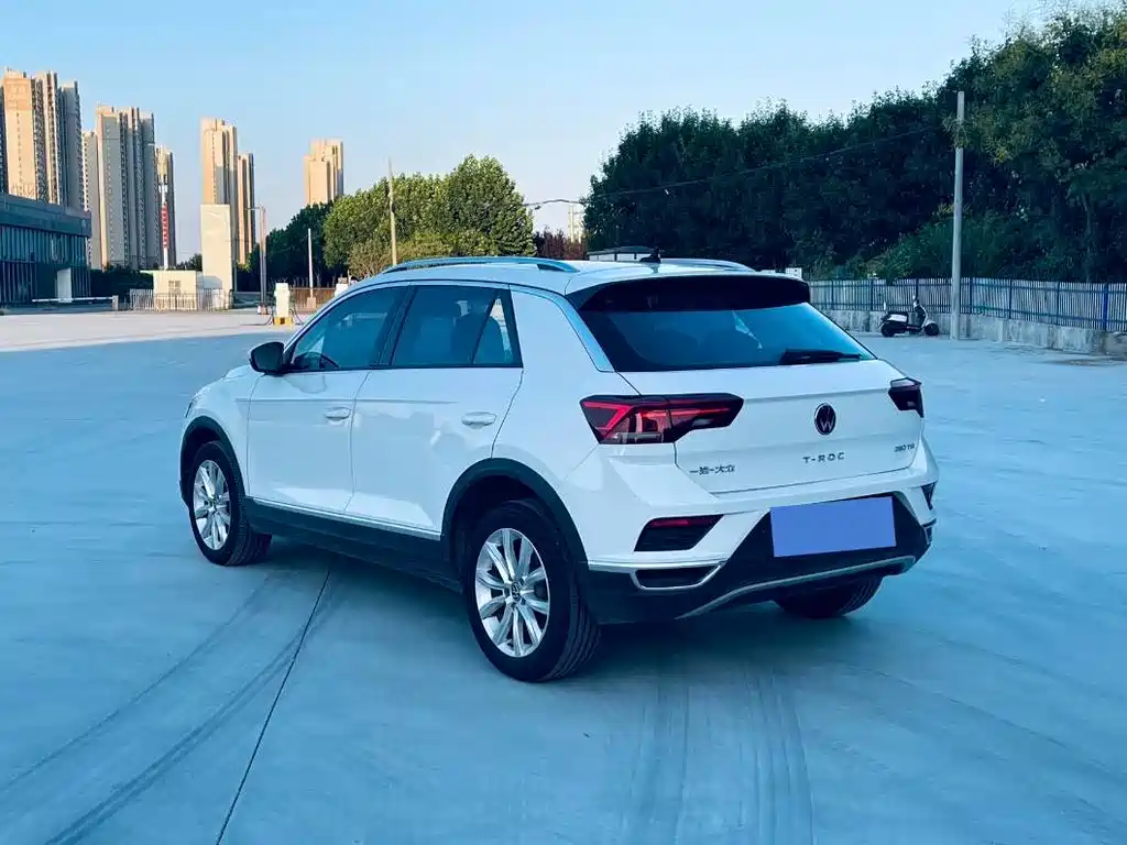 Volkswagen T-Roc — фото 2