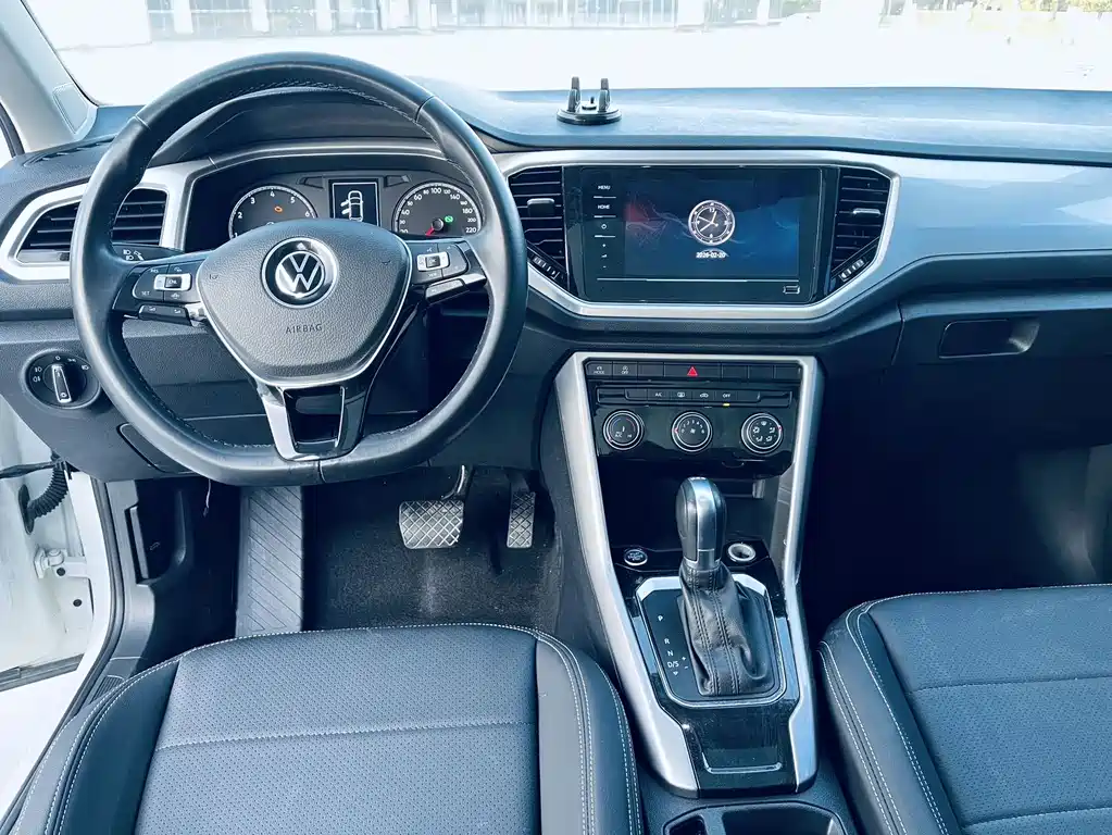 Volkswagen T-Roc — фото 8