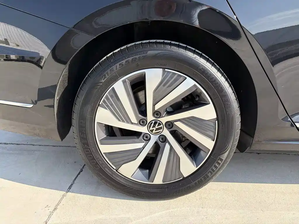 Volkswagen Passat PHEV — фото 19