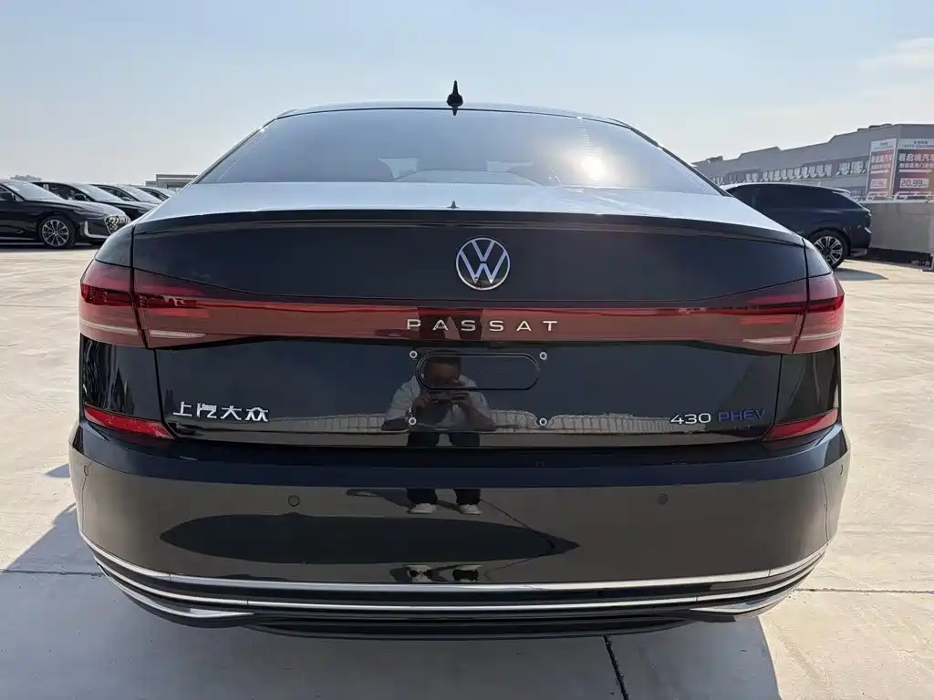 Volkswagen Passat PHEV — фото 7