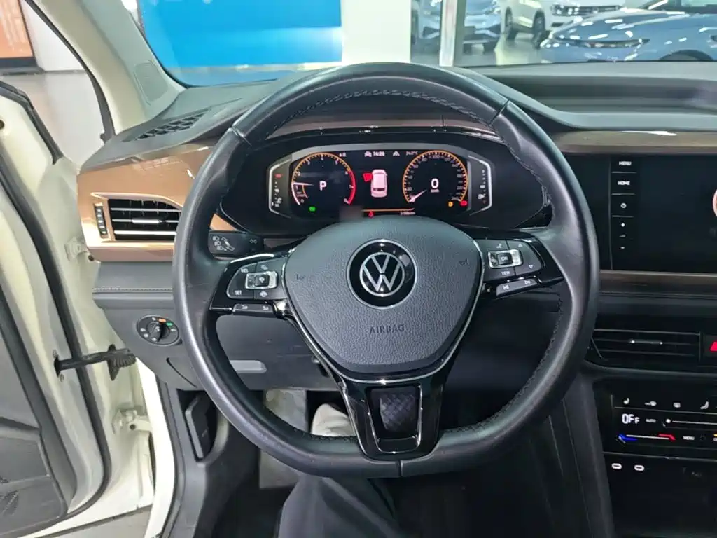 Volkswagen Tharu — фото 11