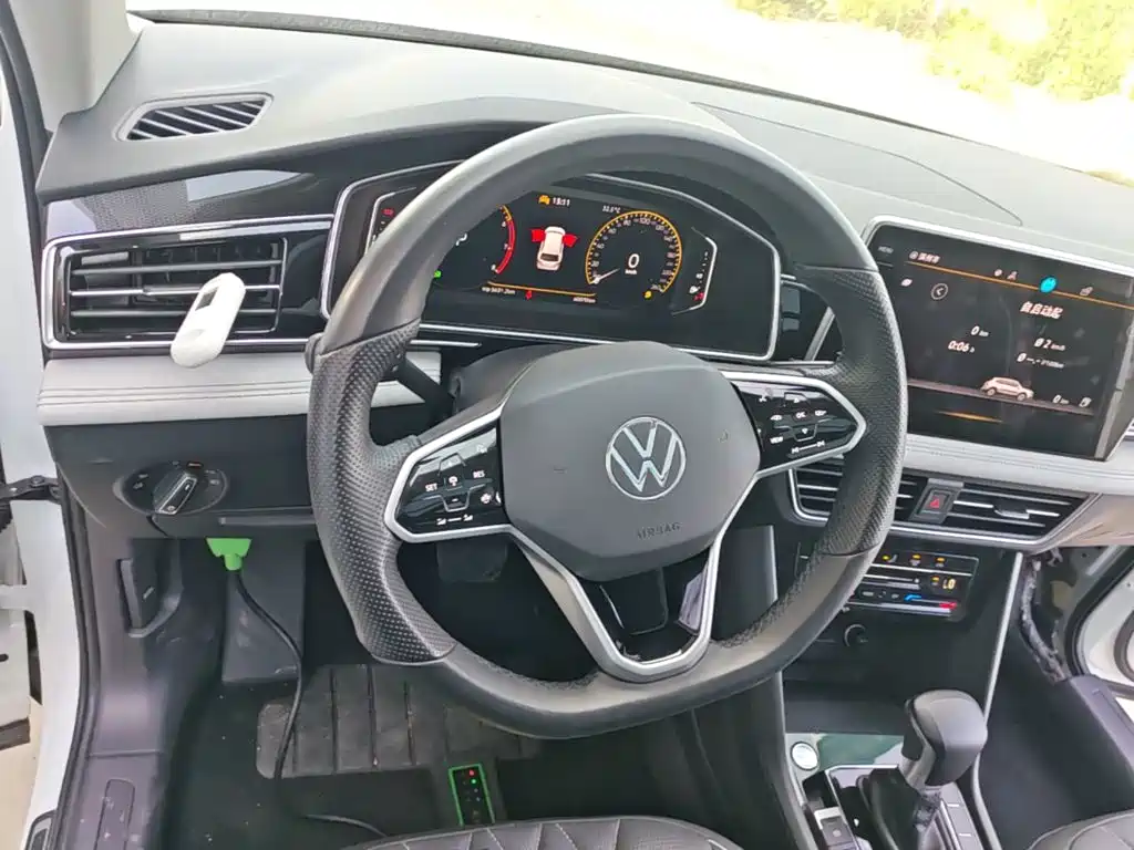 Volkswagen Tiguan L — фото 11