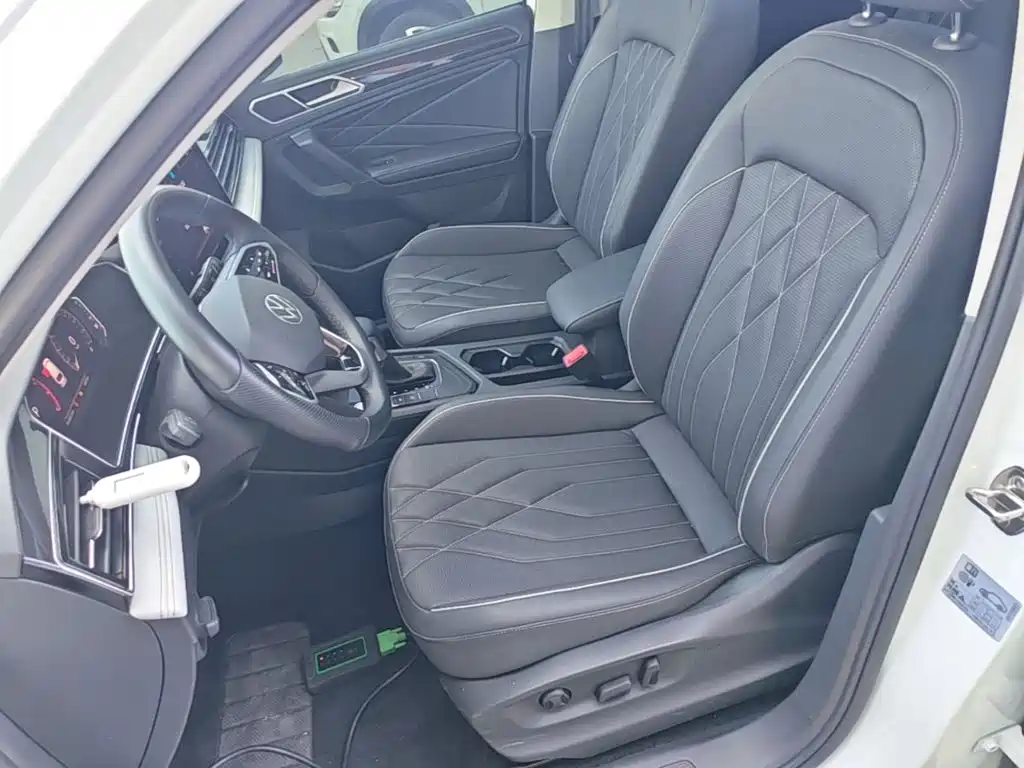 Volkswagen Tiguan L — фото 15