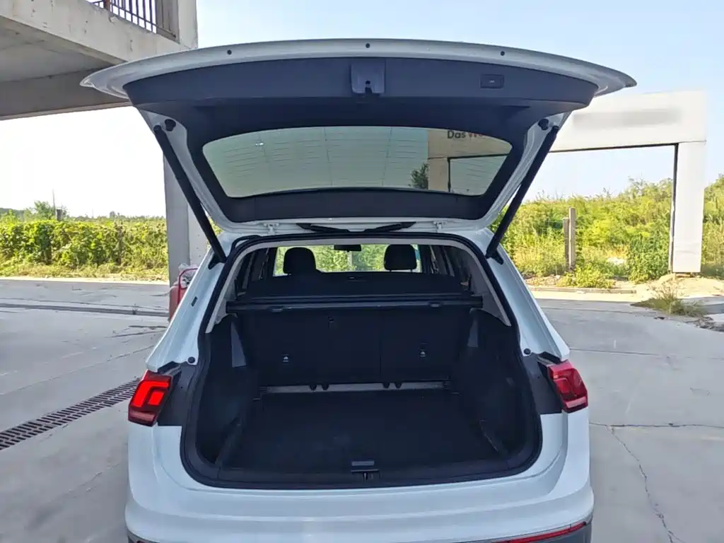 Volkswagen Tiguan L — фото 19