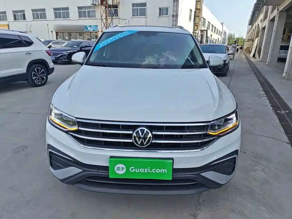 Volkswagen Tiguan L — фото 3