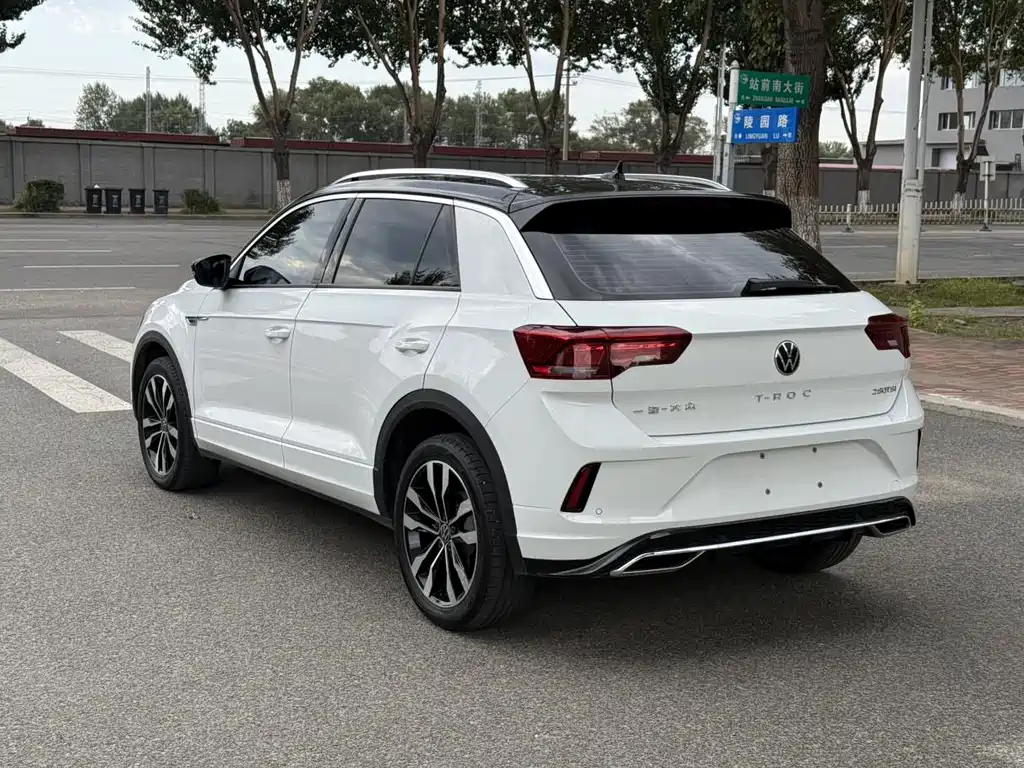 Volkswagen T-Roc — фото 6