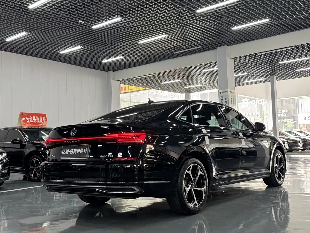 Volkswagen Passat — фото 10