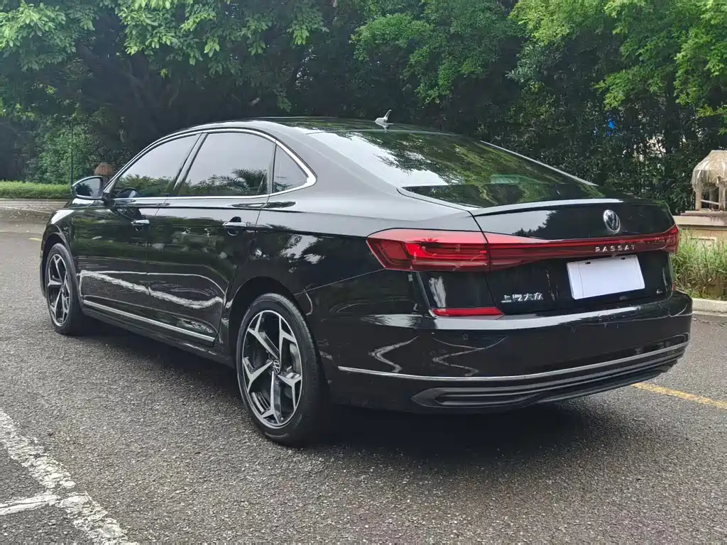 Volkswagen Passat — фото 7