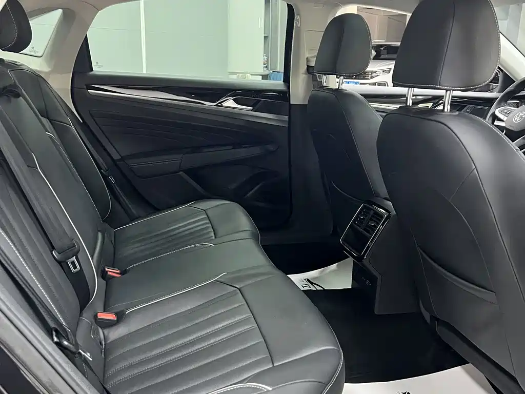 Volkswagen Passat — фото 13