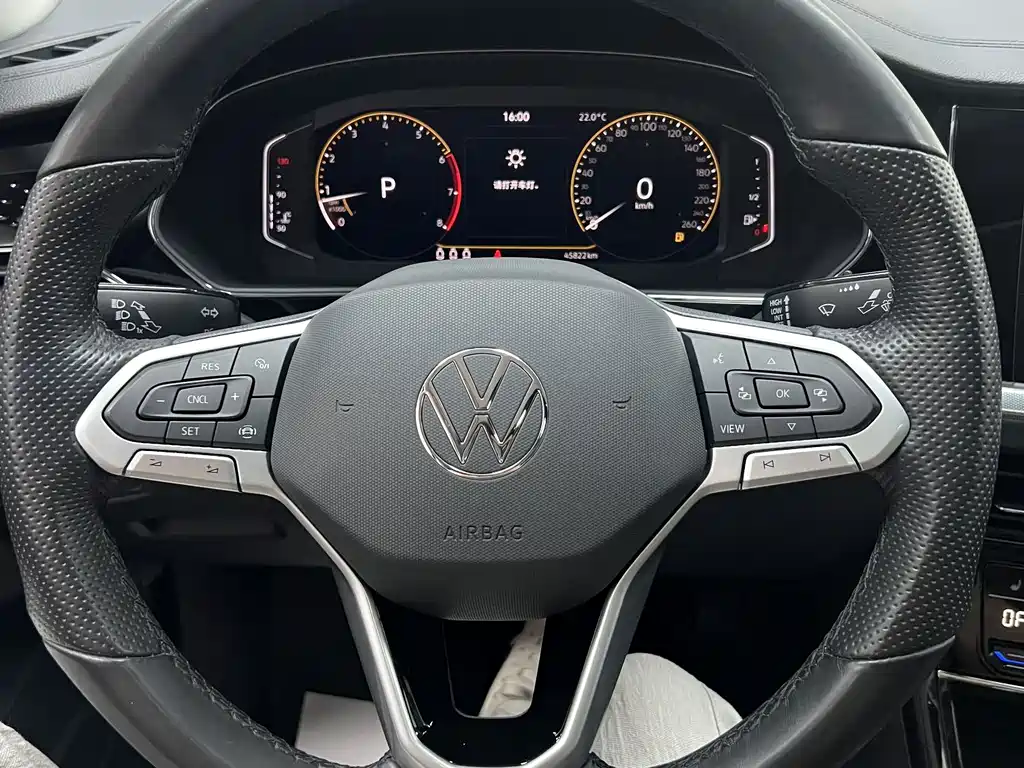 Volkswagen Passat — фото 21