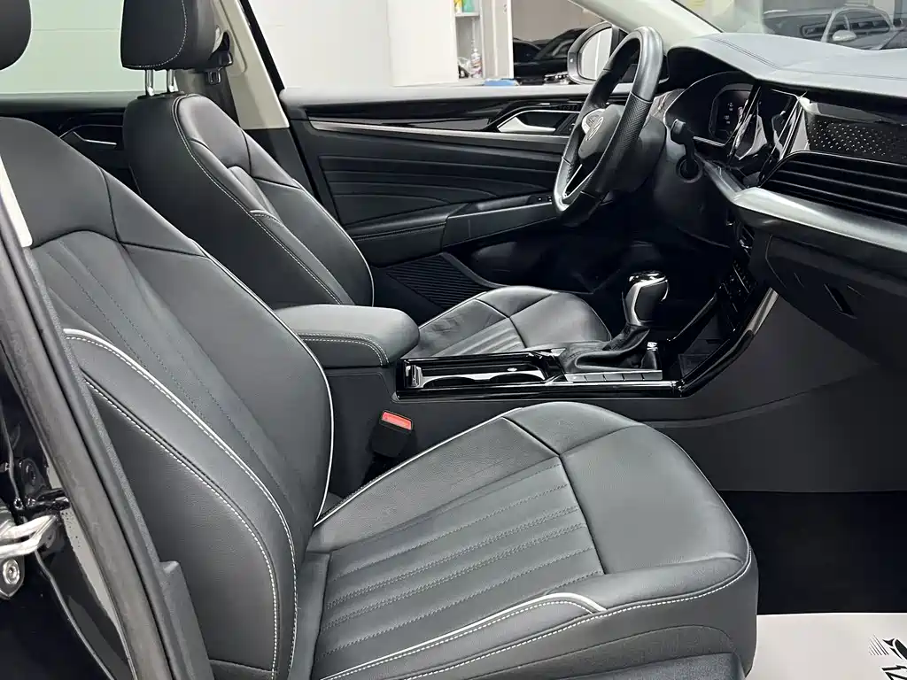Volkswagen Passat — фото 23