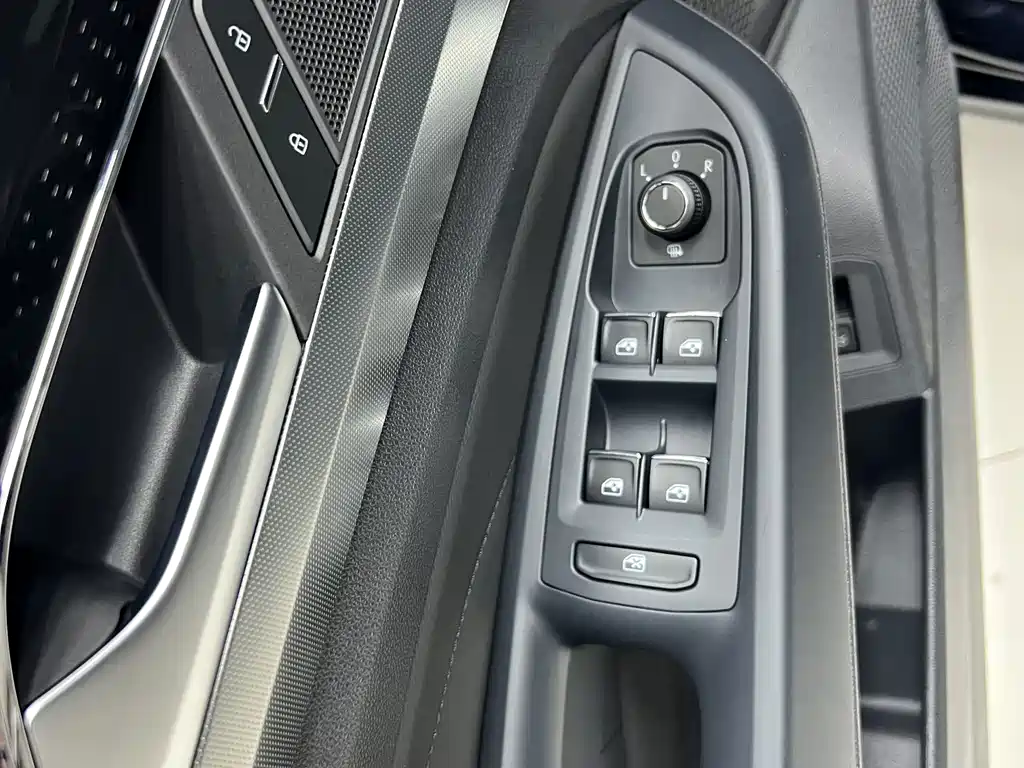 Volkswagen Passat — фото 7