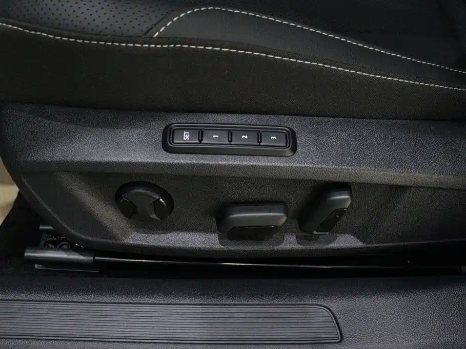 Volkswagen Passat — фото 17