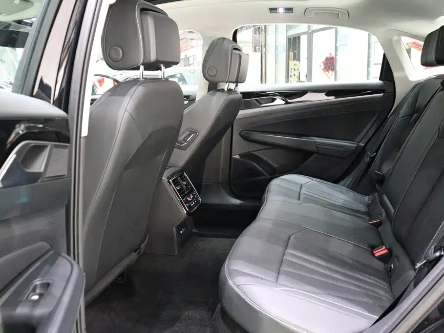 Volkswagen Passat — фото 7