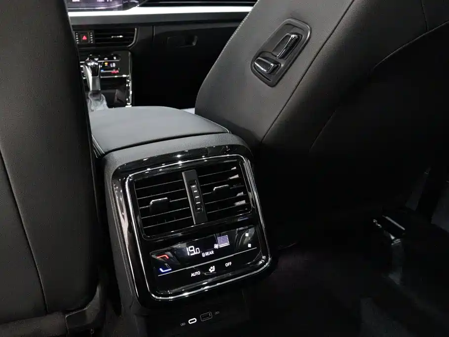 Volkswagen Passat — фото 8