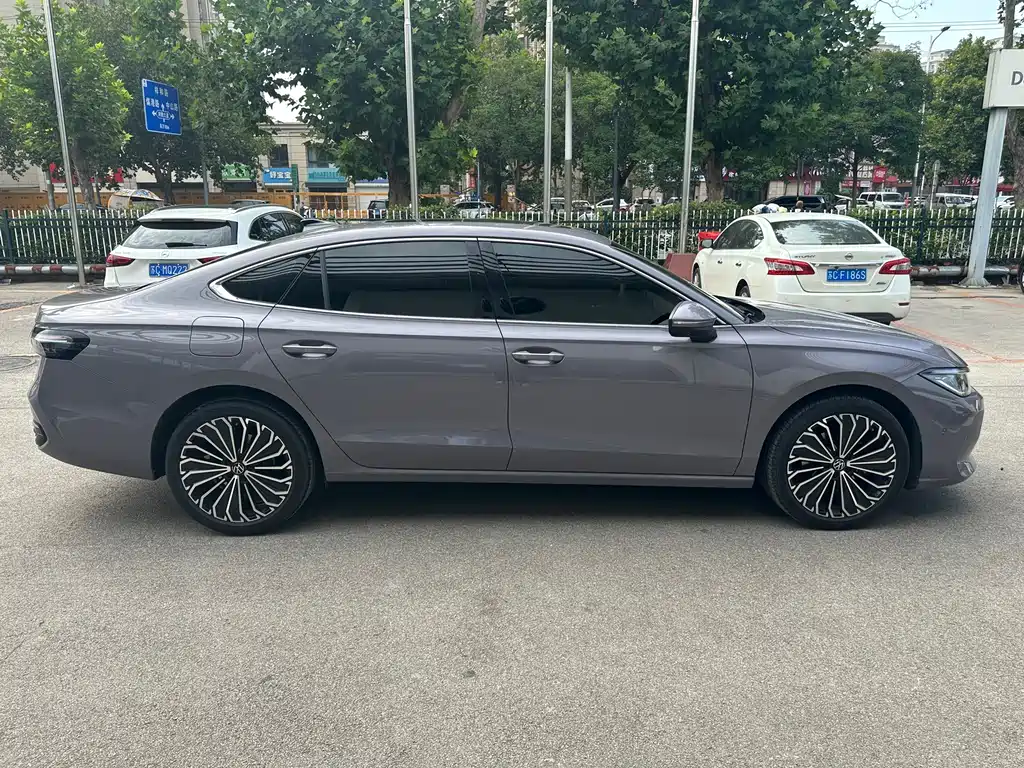 Volkswagen Passat — фото 6