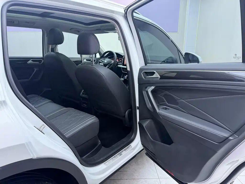 Volkswagen Tiguan L — фото 21