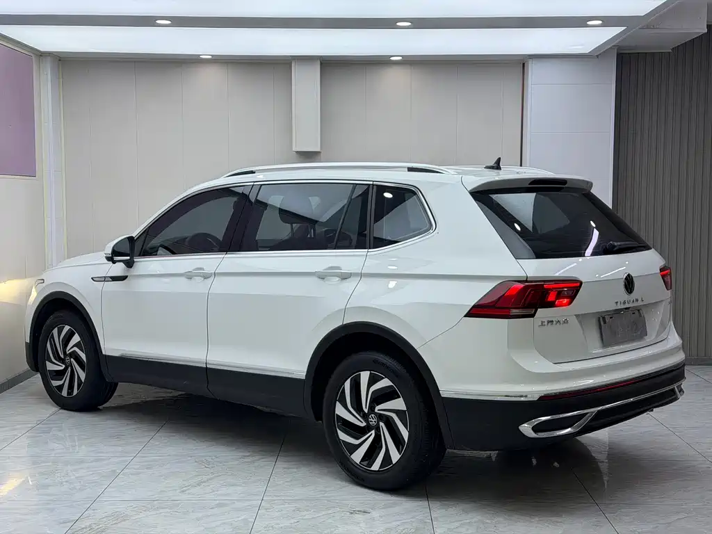 Volkswagen Tiguan L — фото 6