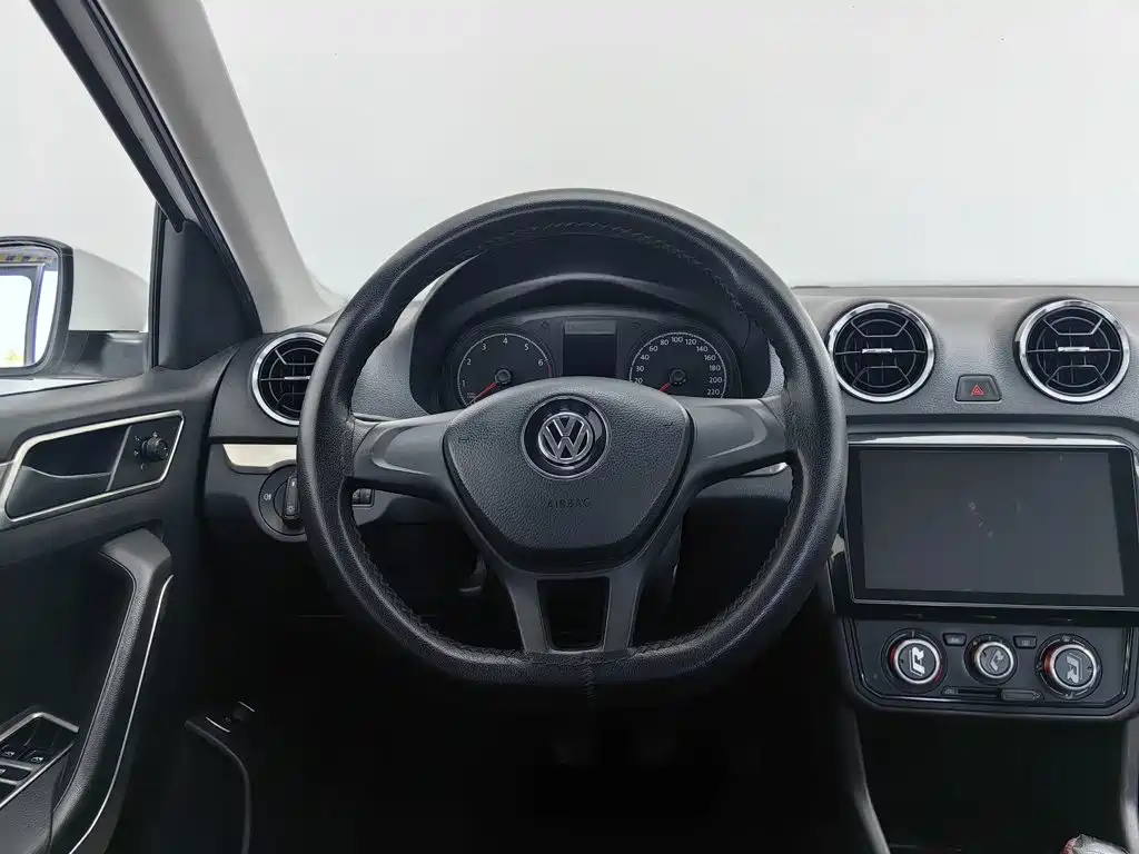 Volkswagen Jetta — фото 11