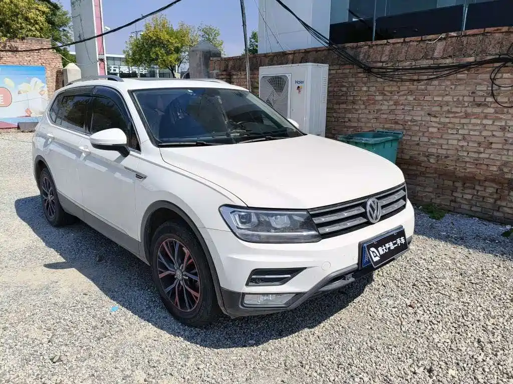 Volkswagen Tiguan L — фото 3