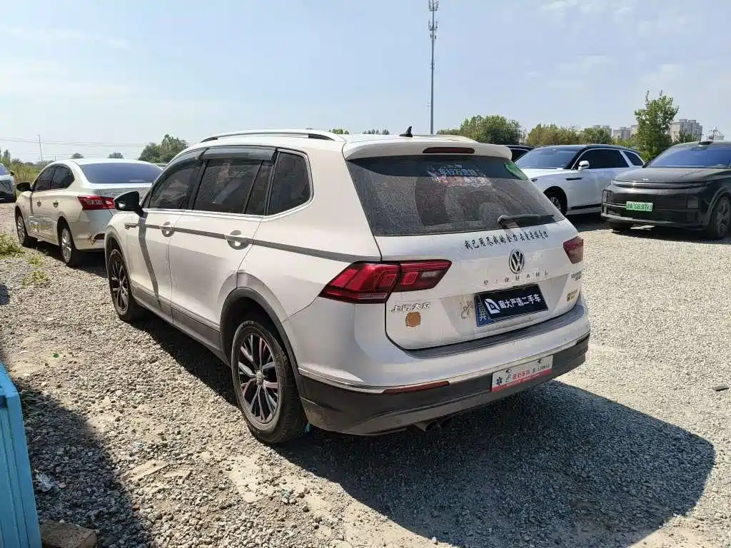 Volkswagen Tiguan L — фото 6
