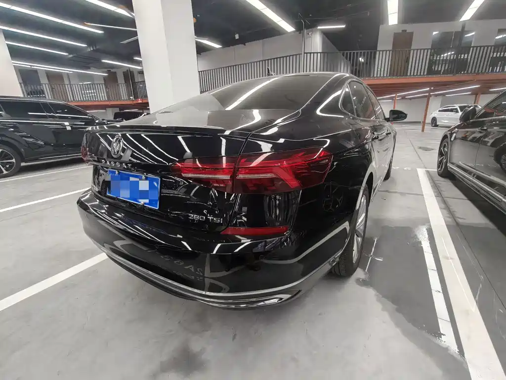 Volkswagen Passat — фото 13