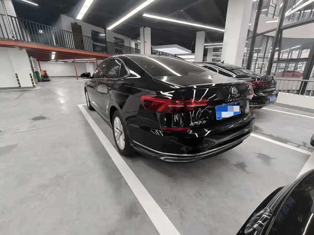 Volkswagen Passat — фото 15