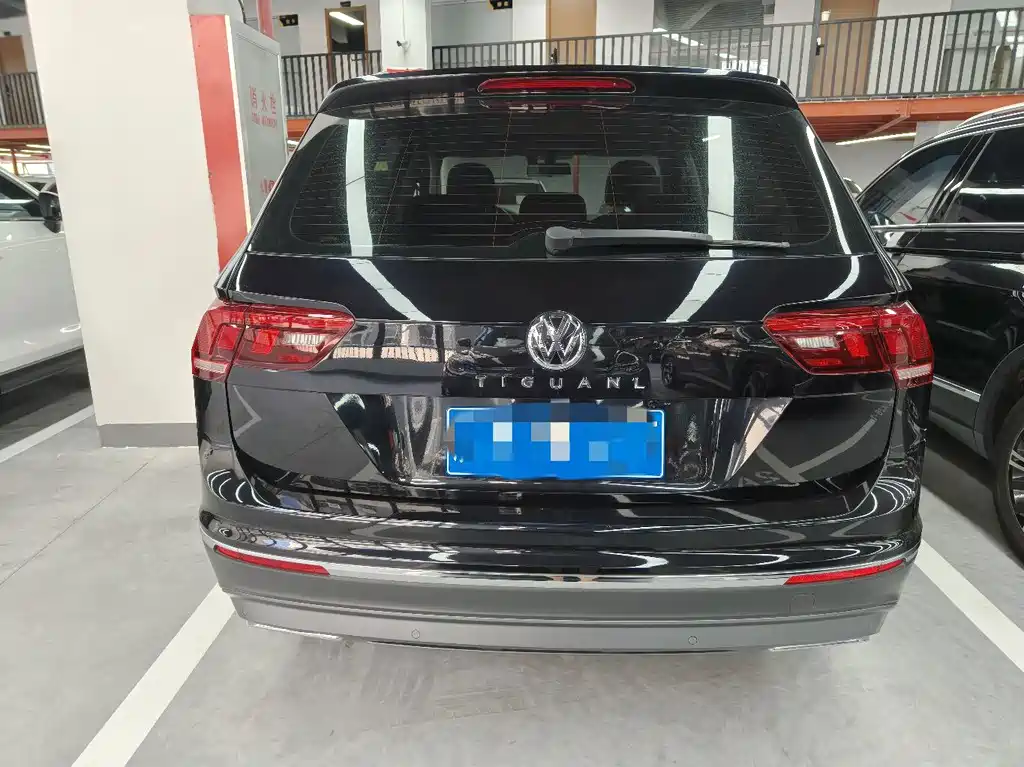 Volkswagen Tiguan L — фото 11