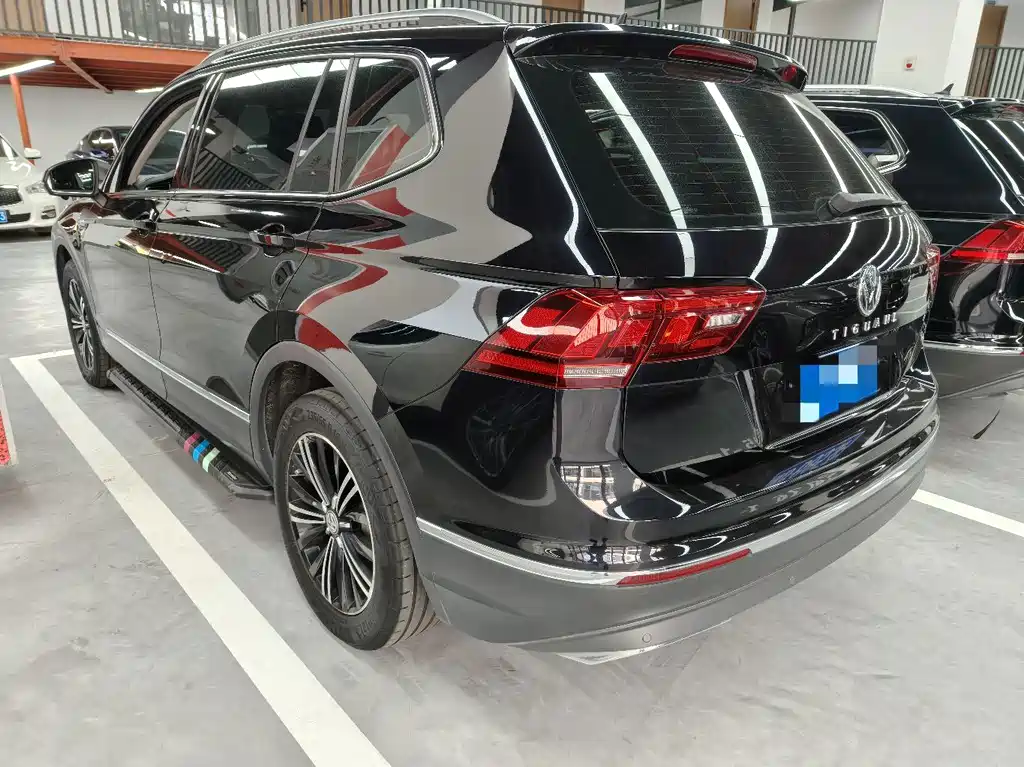 Volkswagen Tiguan L — фото 10