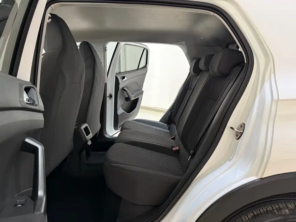 Volkswagen T-Cross — фото 10
