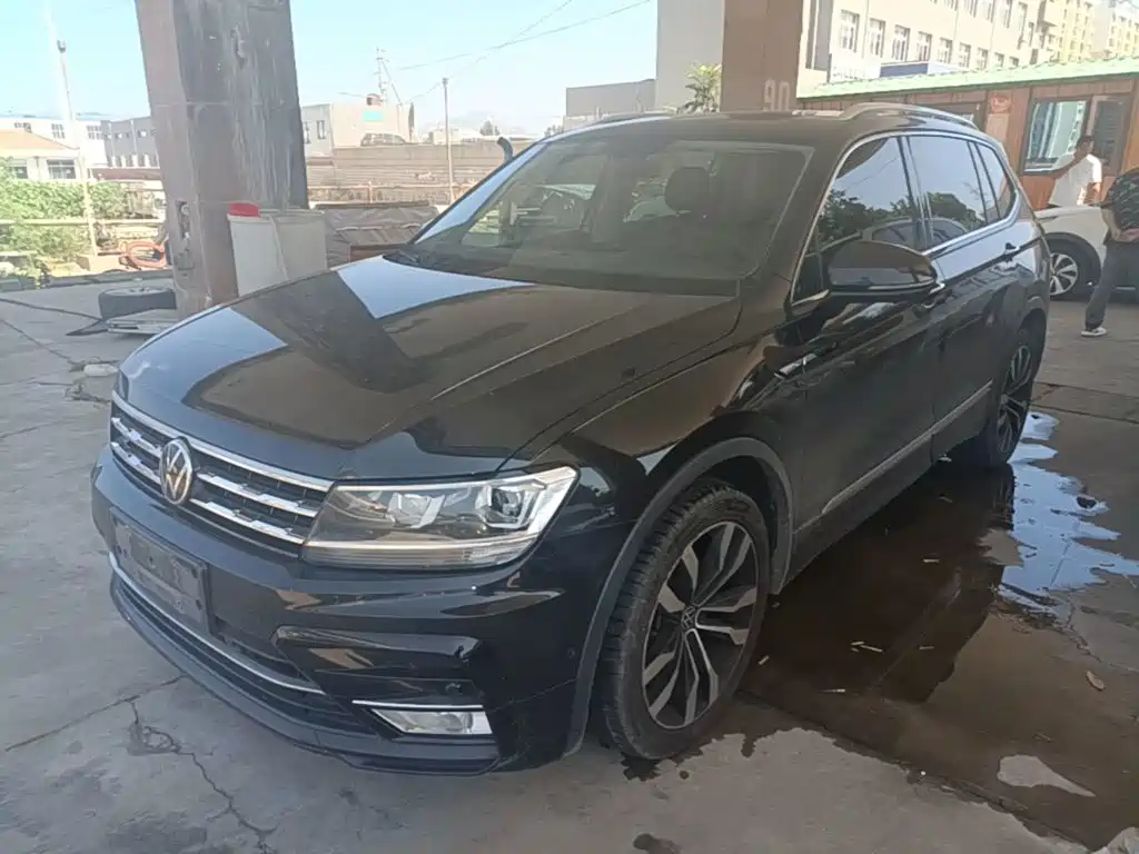 Volkswagen Tiguan L — фото 2