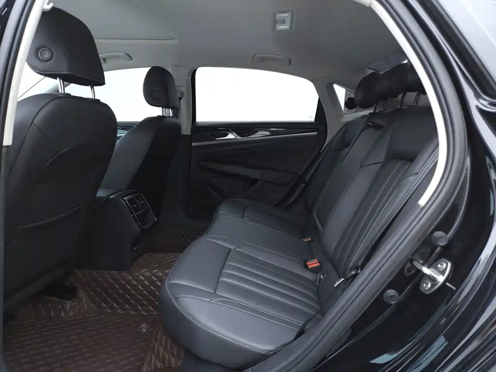 Volkswagen Passat — фото 9