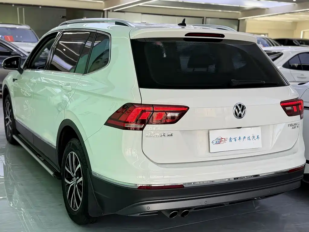 Volkswagen Tiguan L — фото 8