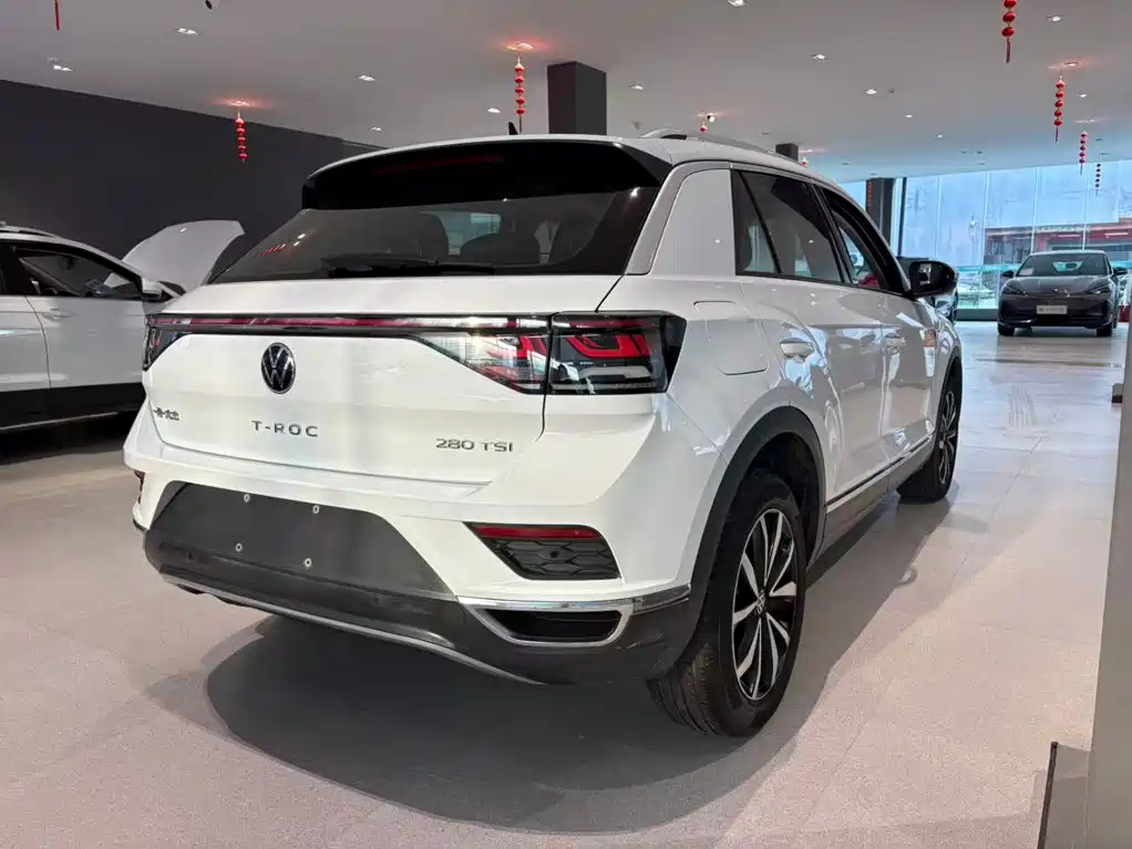 Volkswagen T-Roc — фото 14