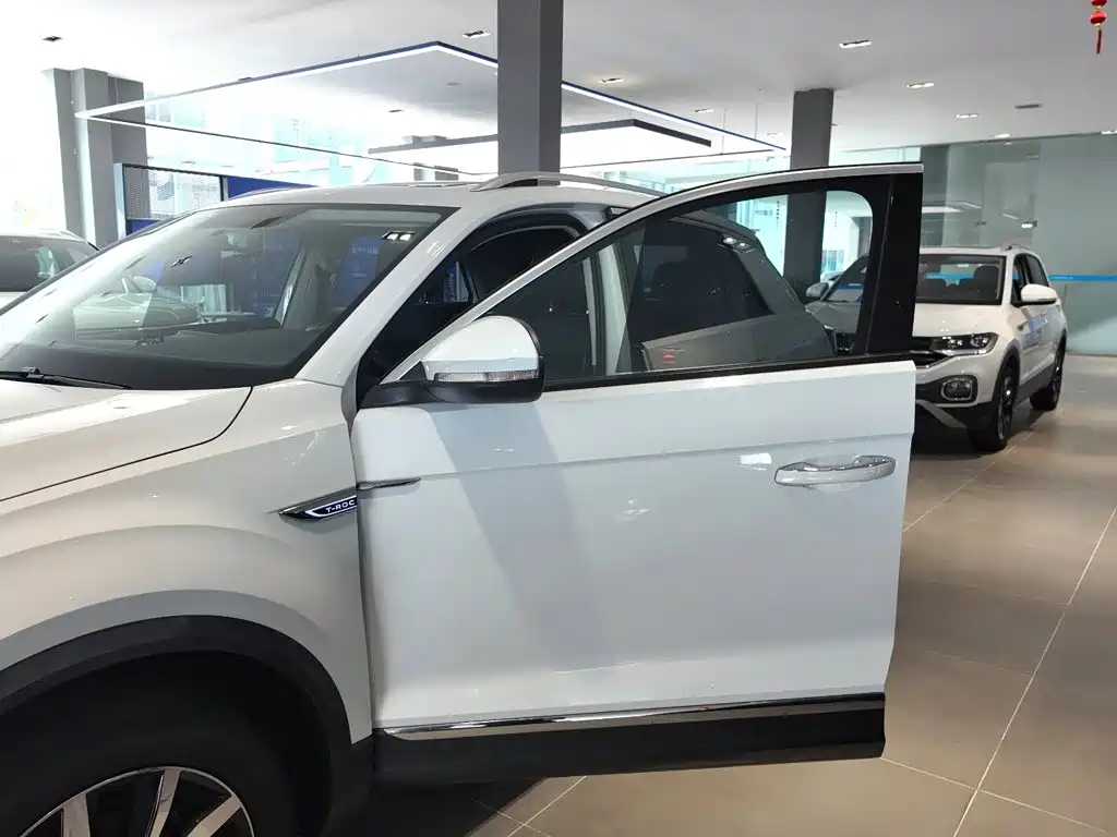 Volkswagen T-Roc — фото 7