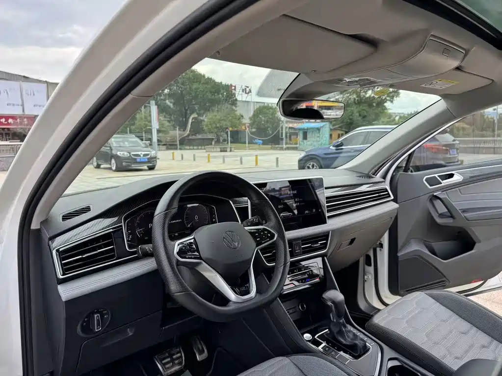 Volkswagen Tiguan X — фото 11